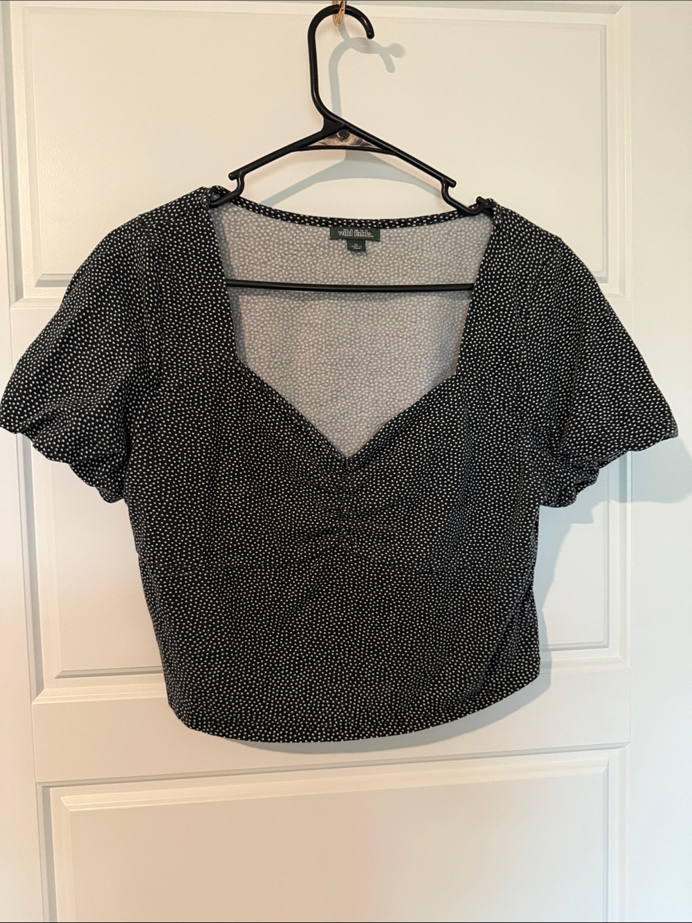 wild fable Black Polka Dot Cropped Sweetheart Neck Top. Shoulder fluff.